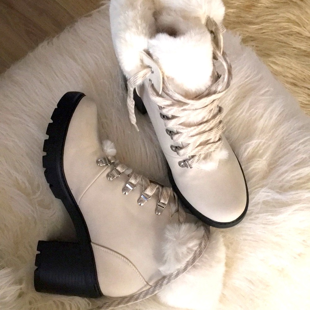 Ecru white winter boots size9 🥾 ❄️ ⛄️